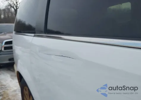 2015 Chrysler Town & Country Touring from USA, damaged, VIN 2C4RC1BG8FR699052